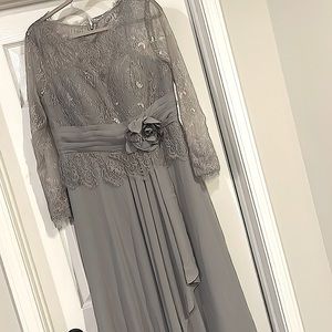 Dress by Feilrisy. gray chiffon and lace.Sz 16.